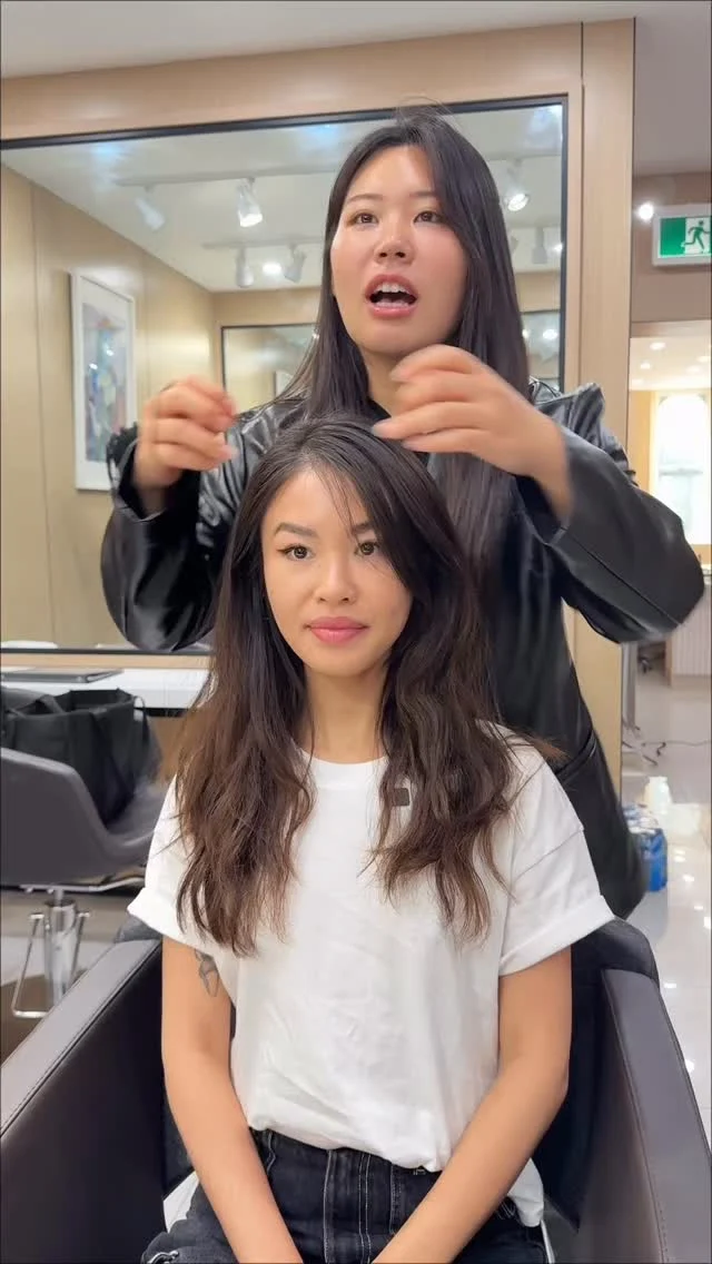 Face-framing layers = instant refresh ✨🤍Book your next haircut with us and we'll create a style tailored just for you. 💇‍♀️Stylist: Seyeon (@sawol_9)📍Art Gallery location#kbeauty #torontohairsalon #koreanhairsalon #faceframinglayers #layeredhaircut #hairgoals